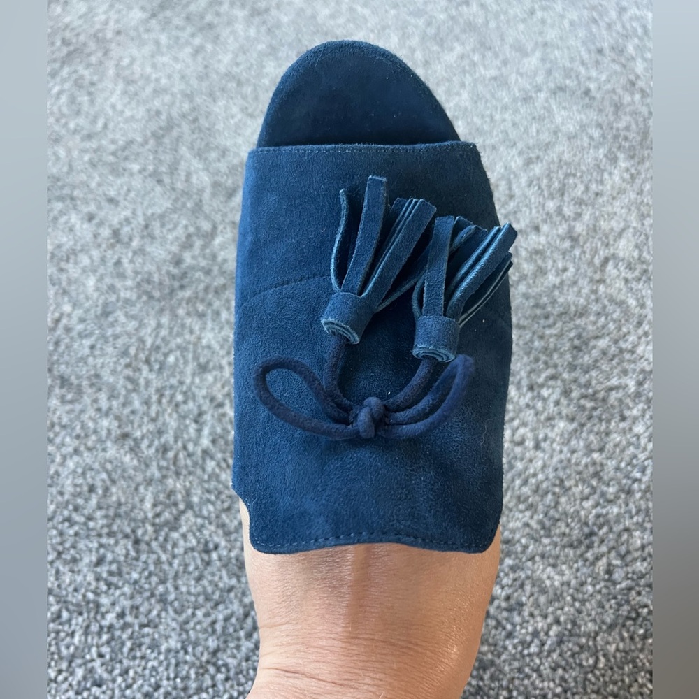 Women’s Karl Lagerfeld Suede Tassel Accents Heel Slides in Blue in Size 6.5 - Picture 6 of 8